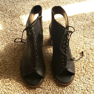 US 8 Forever21 Women's lace up zippered sandals